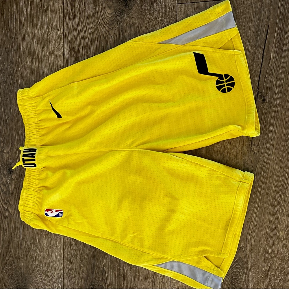 Nike
Big Boys and Girls Gold Utah Jazz Icon Swingman Performance Shorts